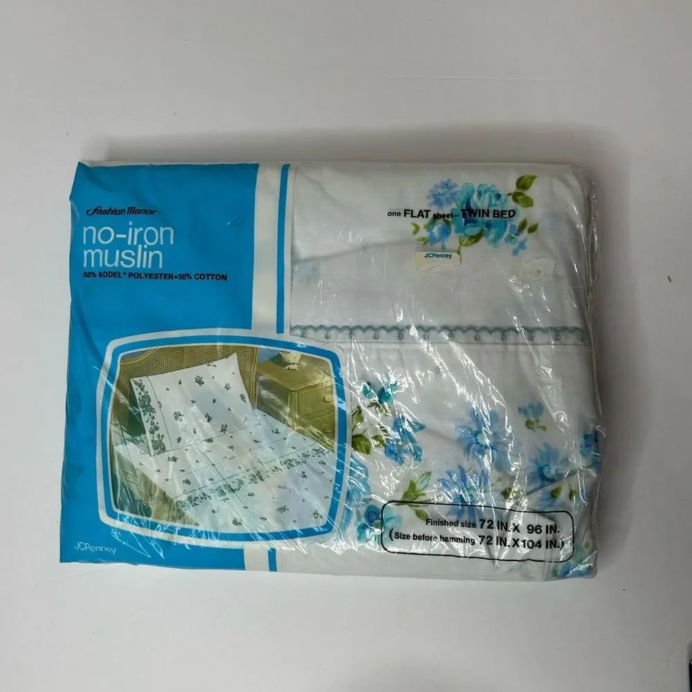 New deadstock vintage 70s JCPenney No-Iron Muslin Twin flat Sheet - Blue Floral